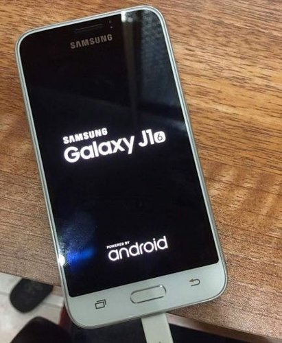 : Samsung Galaxy J1 (2016)   