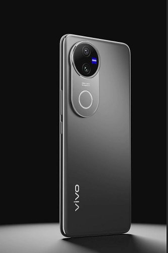 : Vivo V50   