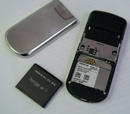 Nokia 8000- 